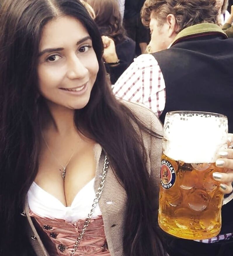 Oktoberfest hot woman