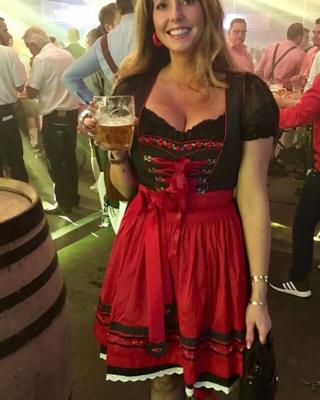 Oktoberfest hot woman