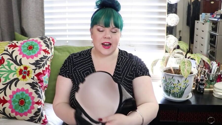 F Titty BBW tries on bras