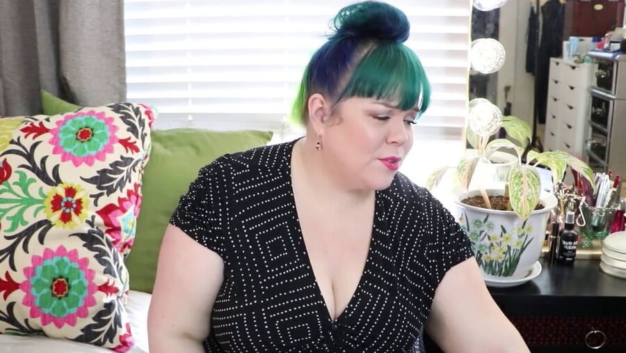 F Titty BBW tries on bras