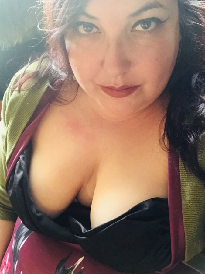 Pretty Ms Kitty  (Amateur BBW)