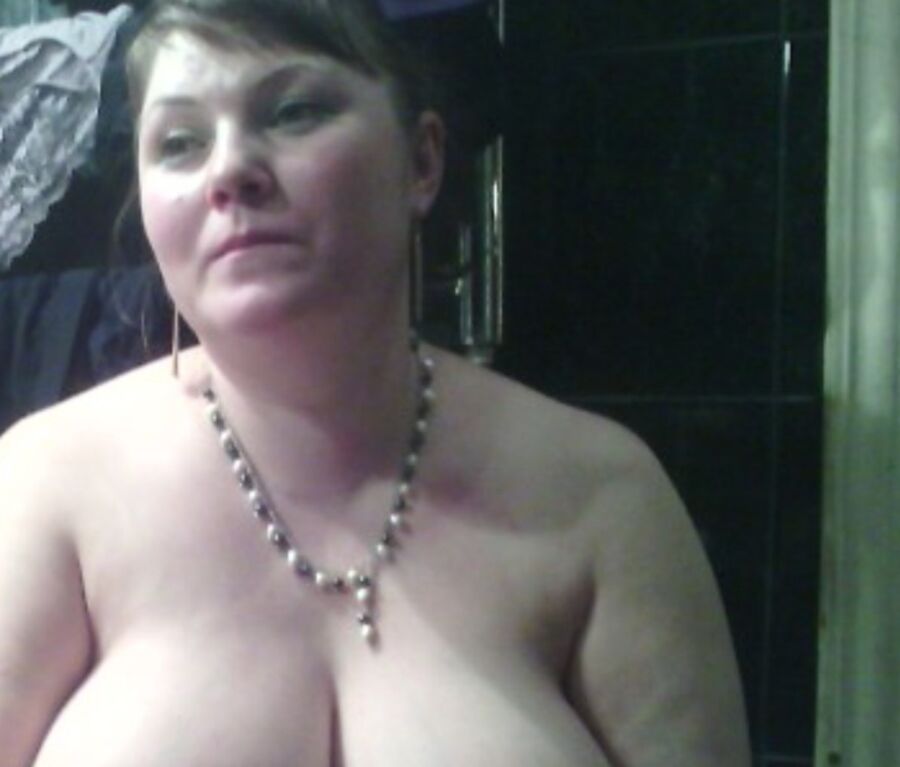 Una bbw madura de grandes tetas en su baño