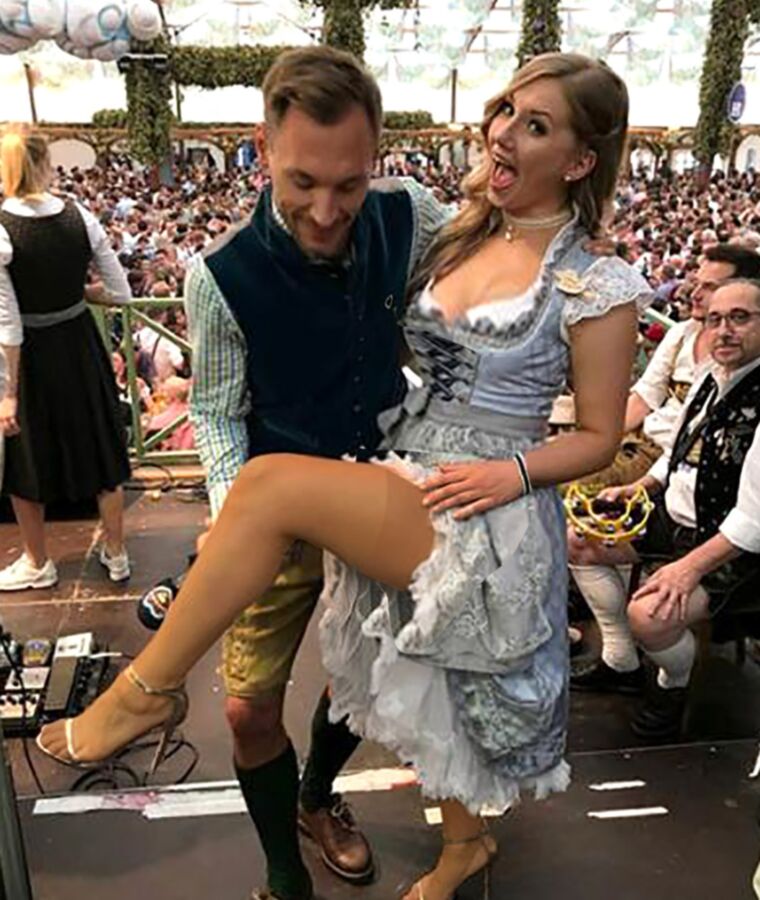 Fesche Madln im Dirndl zum Dreihundertachtunddreisigst`n