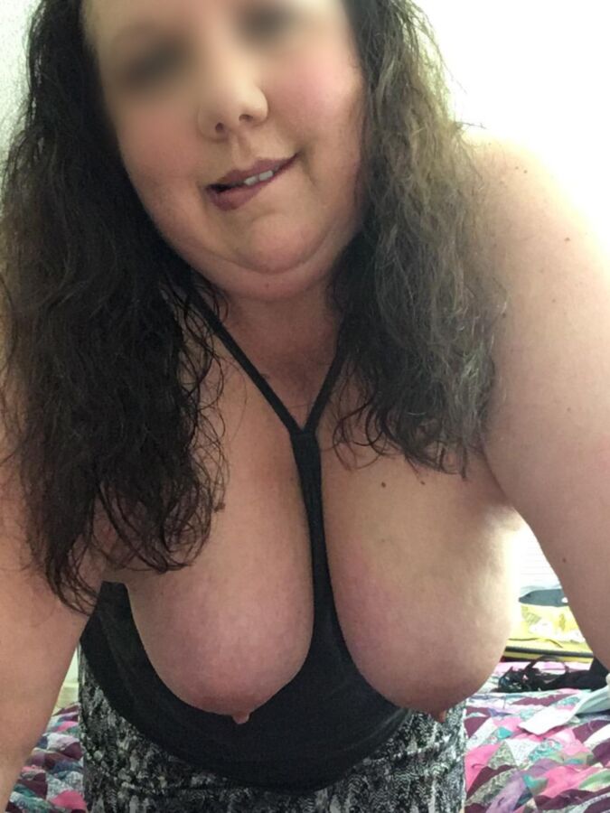 Hermosa BBW con grandes tetas le encanta mostrar