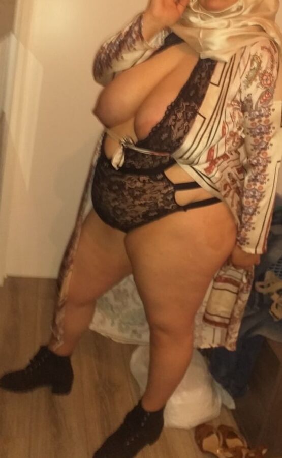 Arabische BBW-Hijabi-Milf