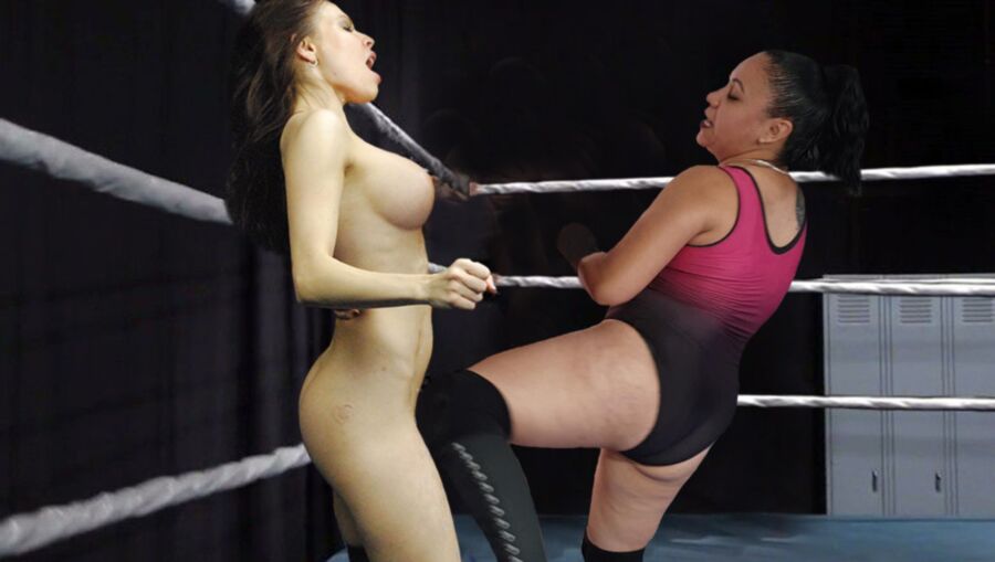 Wrestling: Mulheres maduras lutando.