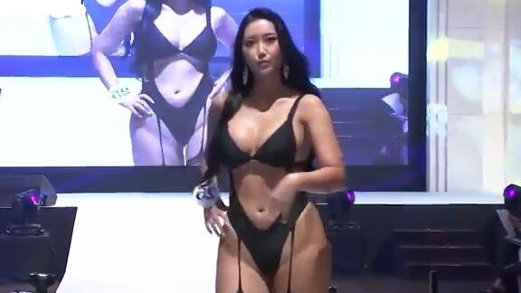 ランジェリー姿の韓国人セクシーモデルがコンテストで優勝