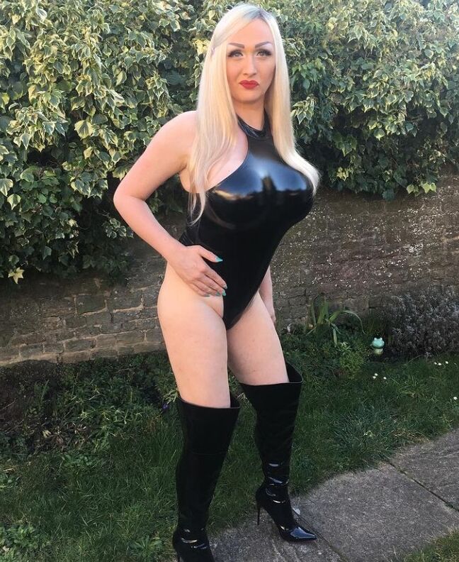 Dolly D.Deluxe/dollybluesky: Silicone titted Blonde Tranny Bimbo