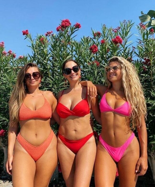 Bikini Babes - Rencontrez ma mère