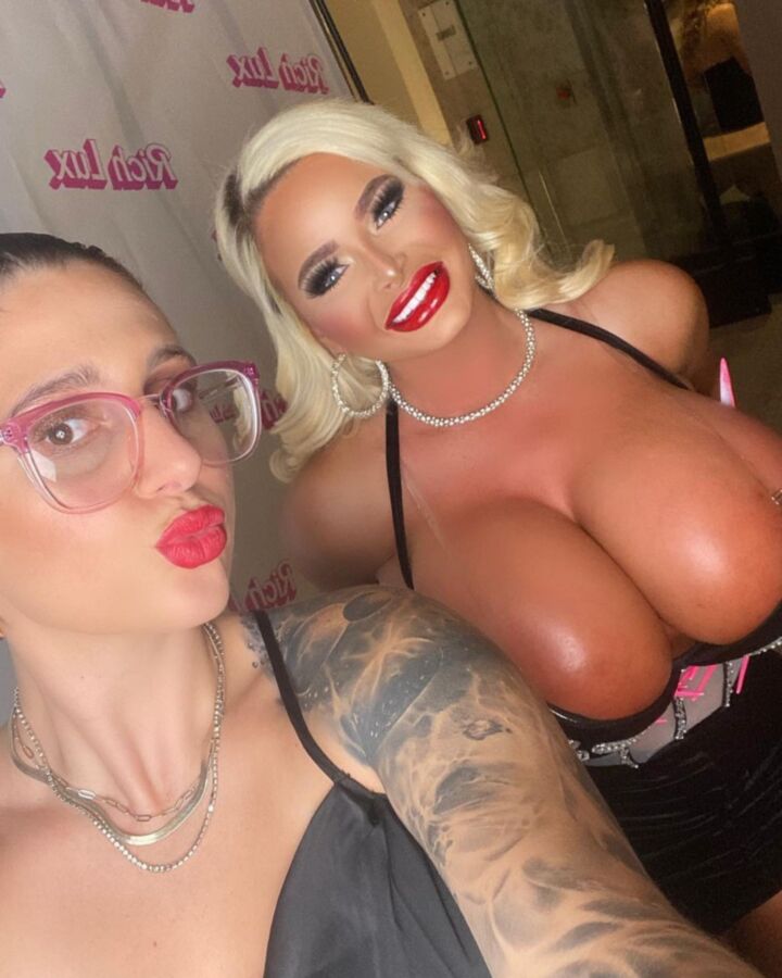 Absolute Bimbos