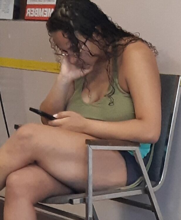 Sexy Voyeur Nice  legs and tits