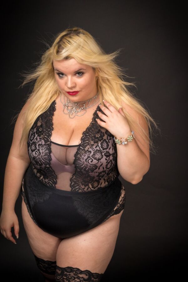 Femmes potelées sexy (Blonde en lingerie BBW)