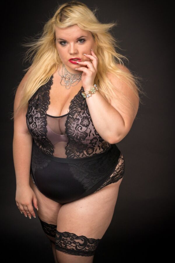 Femmes potelées sexy (Blonde en lingerie BBW)