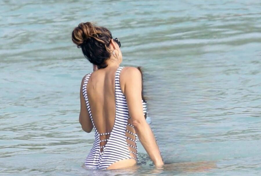 Brooke Burke ass in a one peice looks amazing