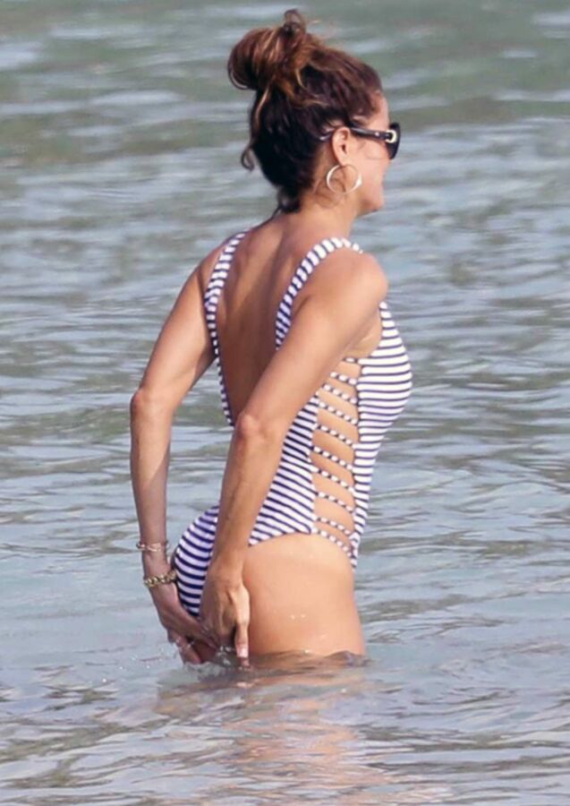 Brooke Burke ass in a one peice looks amazing