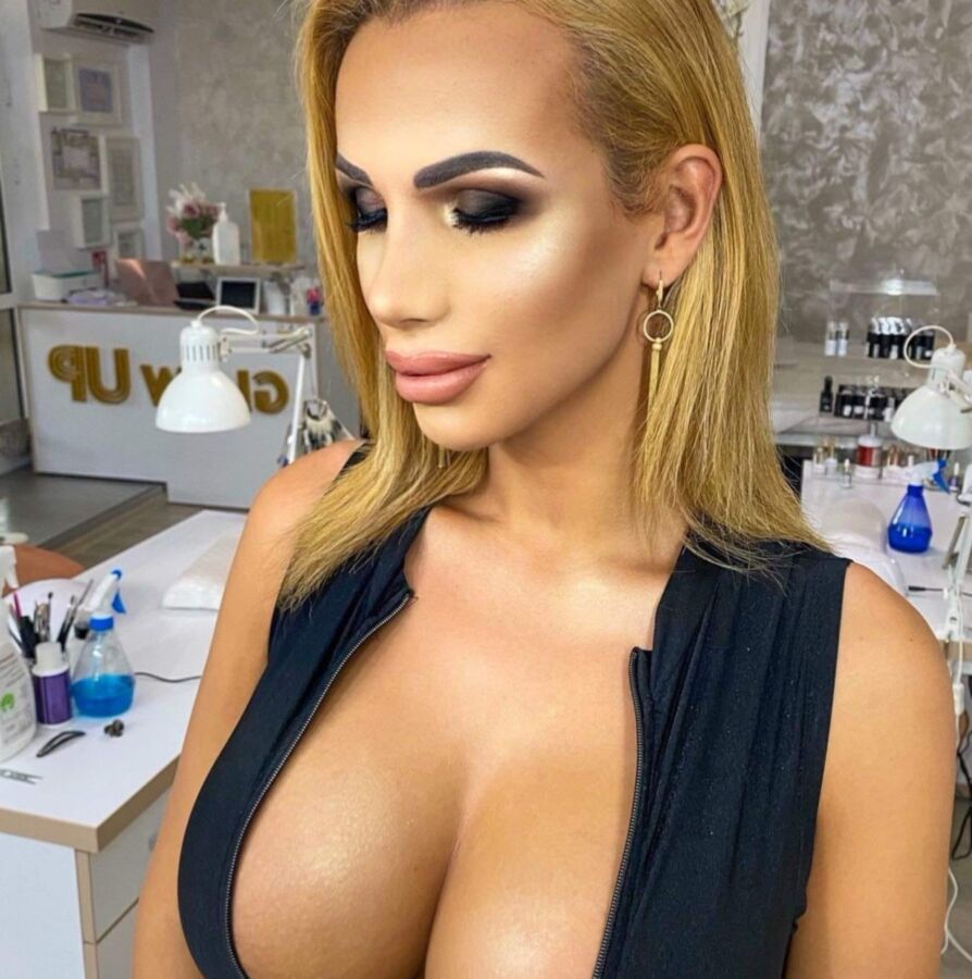 BUSTY BIMBO