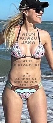 Sus tetas son de Plastico, но он влюбляется в тело