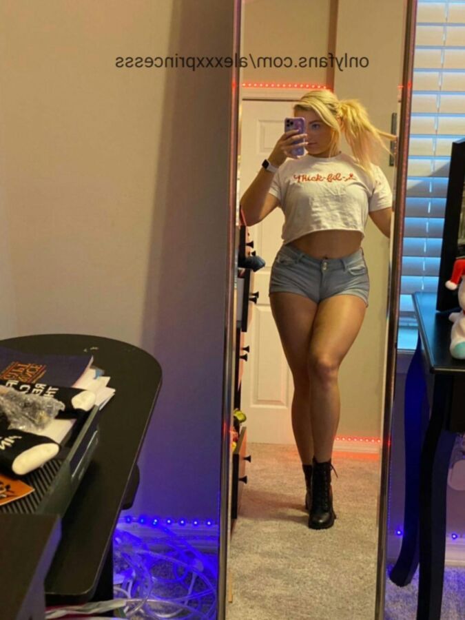 Natural thick slimthick Huge ass blonde