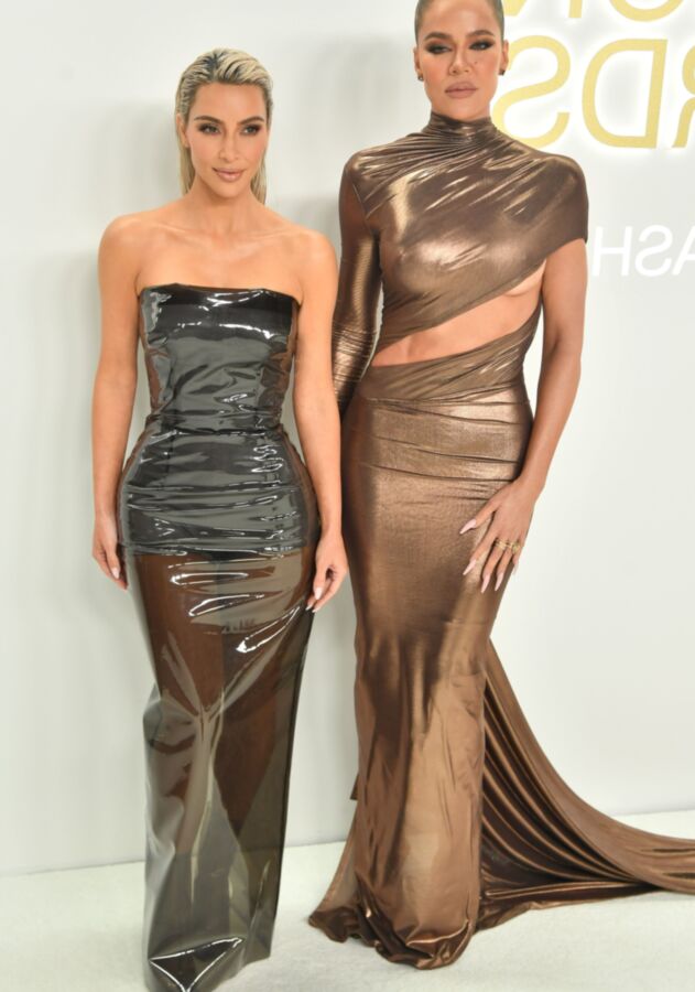 Kim Kardashian and Khloe Kardashian   CFDA Fashion Award