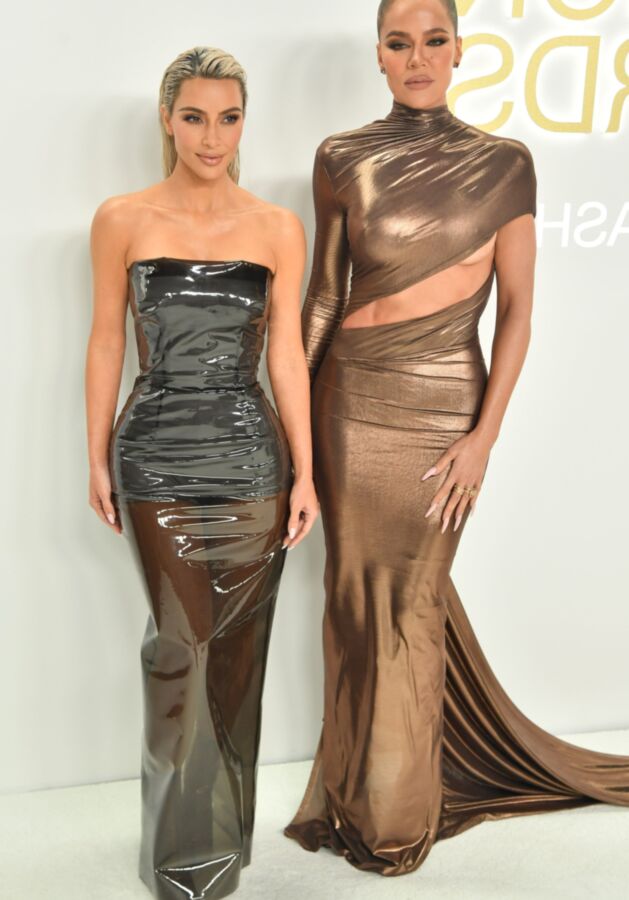 Kim Kardashian and Khloe Kardashian   CFDA Fashion Award