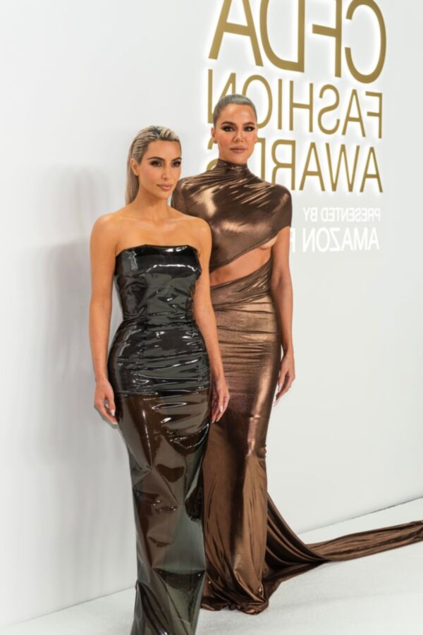 Kim Kardashian and Khloe Kardashian   CFDA Fashion Award