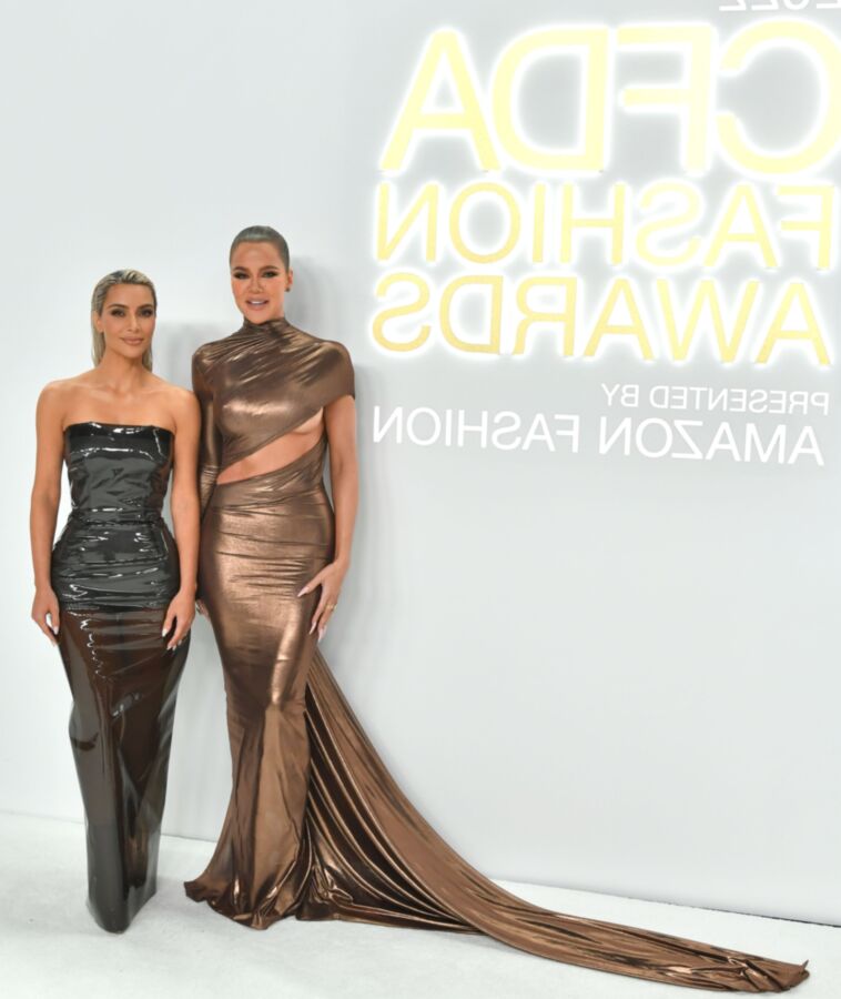 Kim Kardashian and Khloe Kardashian   CFDA Fashion Award