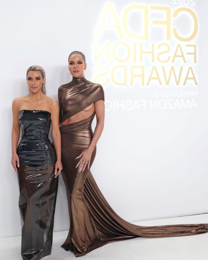 Kim Kardashian and Khloe Kardashian   CFDA Fashion Award