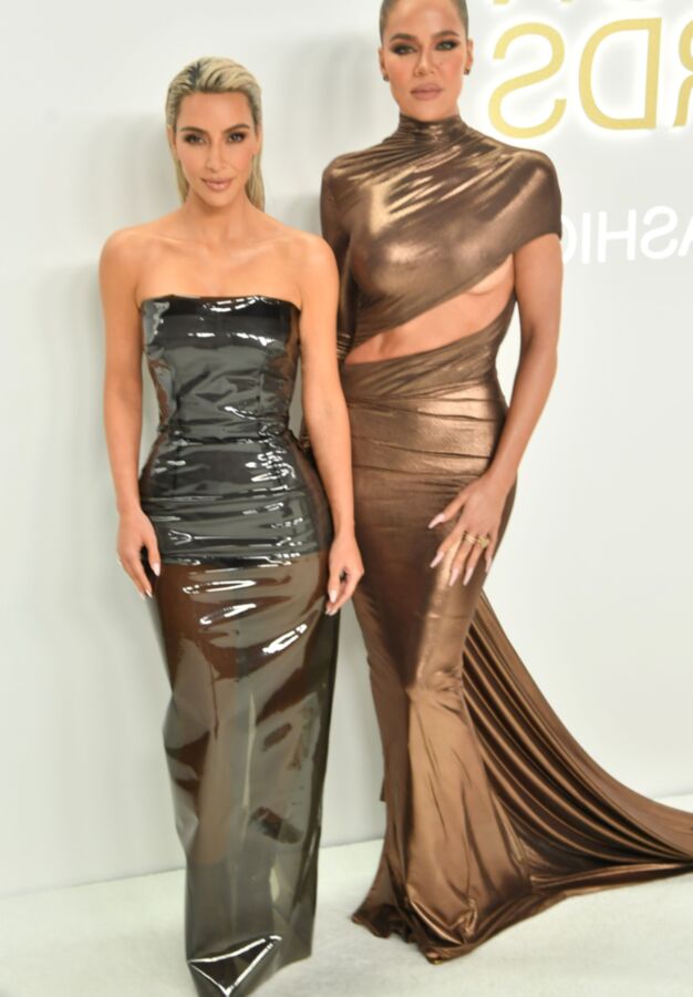 Kim Kardashian and Khloe Kardashian   CFDA Fashion Award