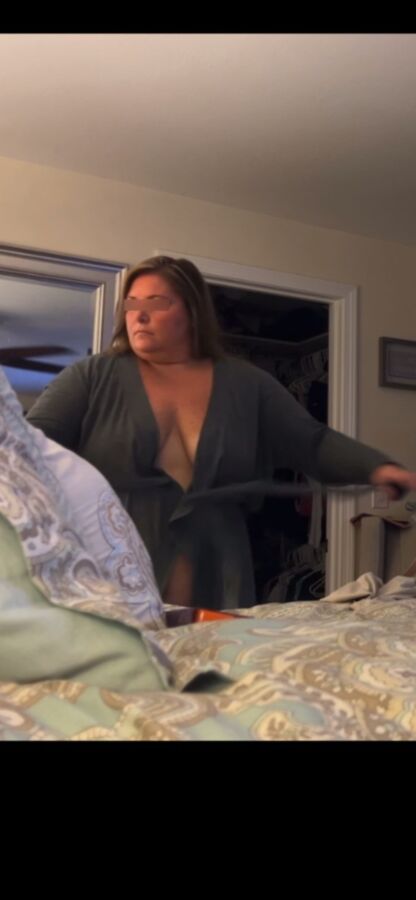 BBW wife shows off DD tits