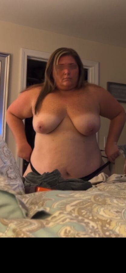 BBW wife shows off DD tits