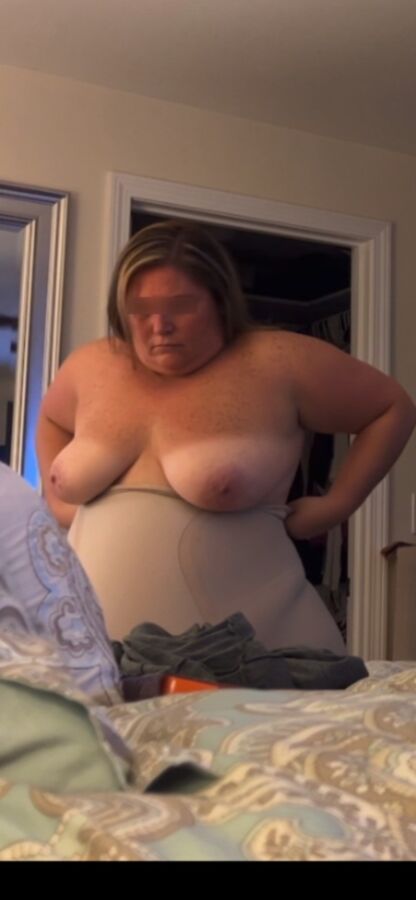 BBW wife shows off DD tits