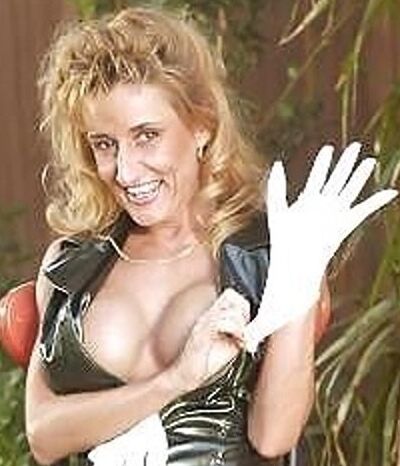 Milf with bolt on tits puts clothespins on tits and pussy