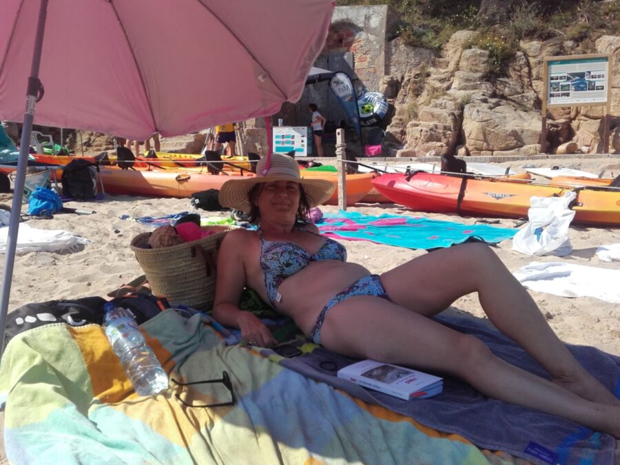 Anne MILF topless en vacances