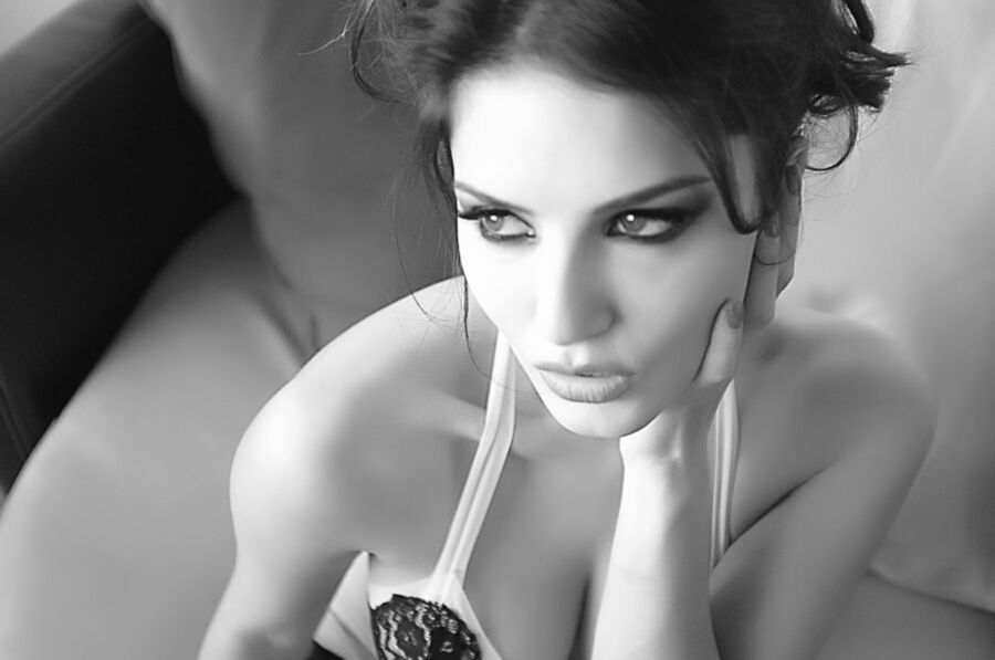 Sunny Leone elegance