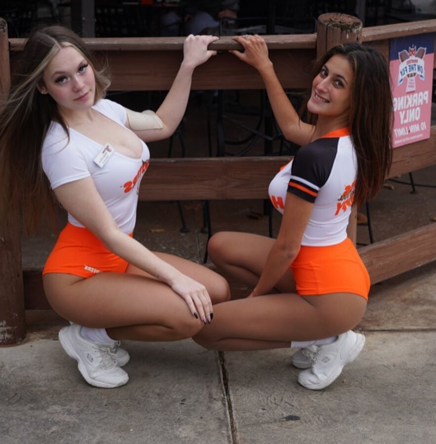 Hooters XXVII