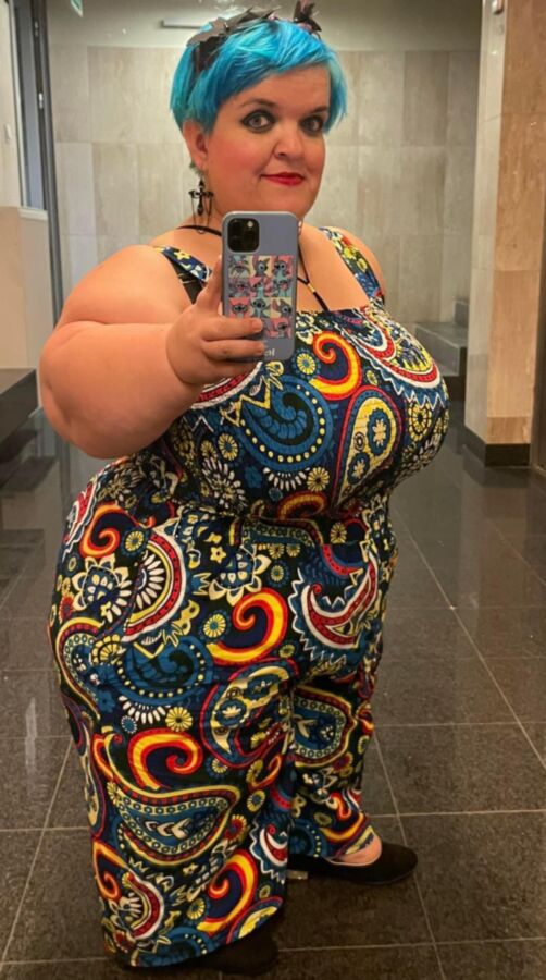 Very Extremely Busty Midget