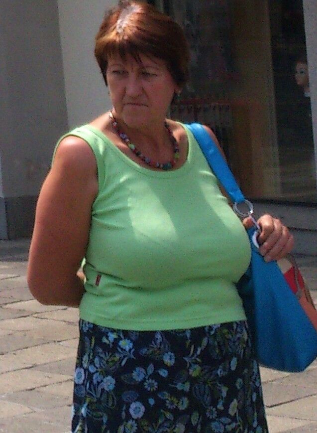 Candid Big Breasts #