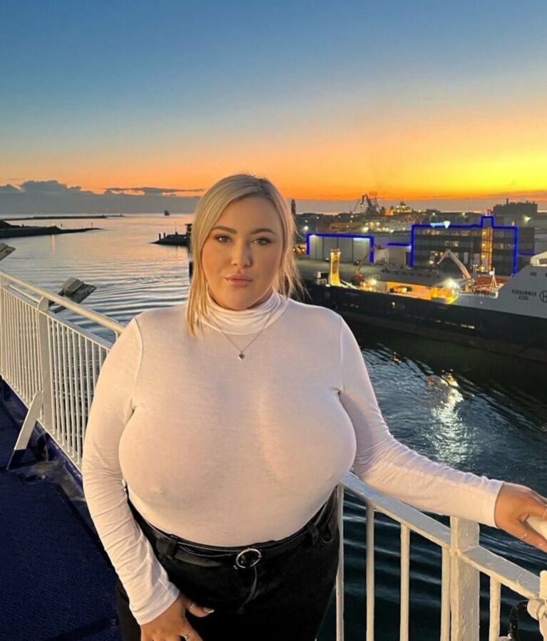 Lauramorganx Huge Tits Big Ass Sexy Blonde Mixed Hot Photos