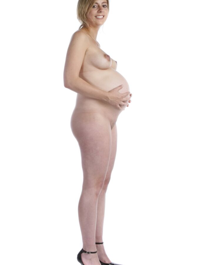 Naked Pregnant Girl