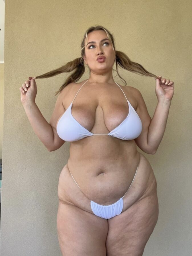 Mikaelareidy Huge Tits Blonde Beauty BBW Mixed Hot Photos