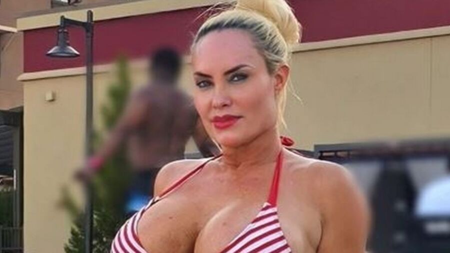 Bimbo Nicole Coco Austin