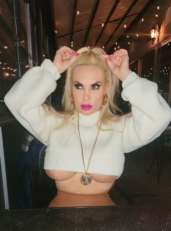 Bimbo Nicole Coco Austin