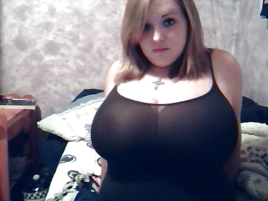 BLONDE AUX GROS SEINS