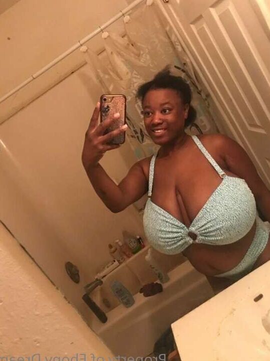 Preciosa ébano de grandes tetas/zorra negra