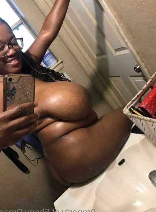 Preciosa ébano de grandes tetas/zorra negra