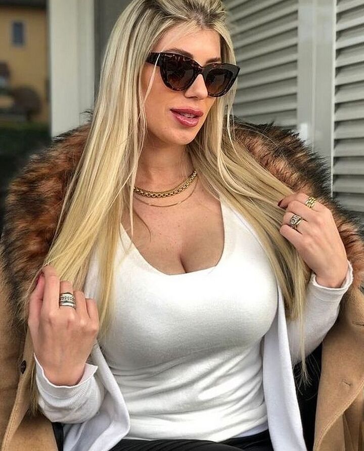 @elenasottana Big tits boobs Goddess WANK-FILE #