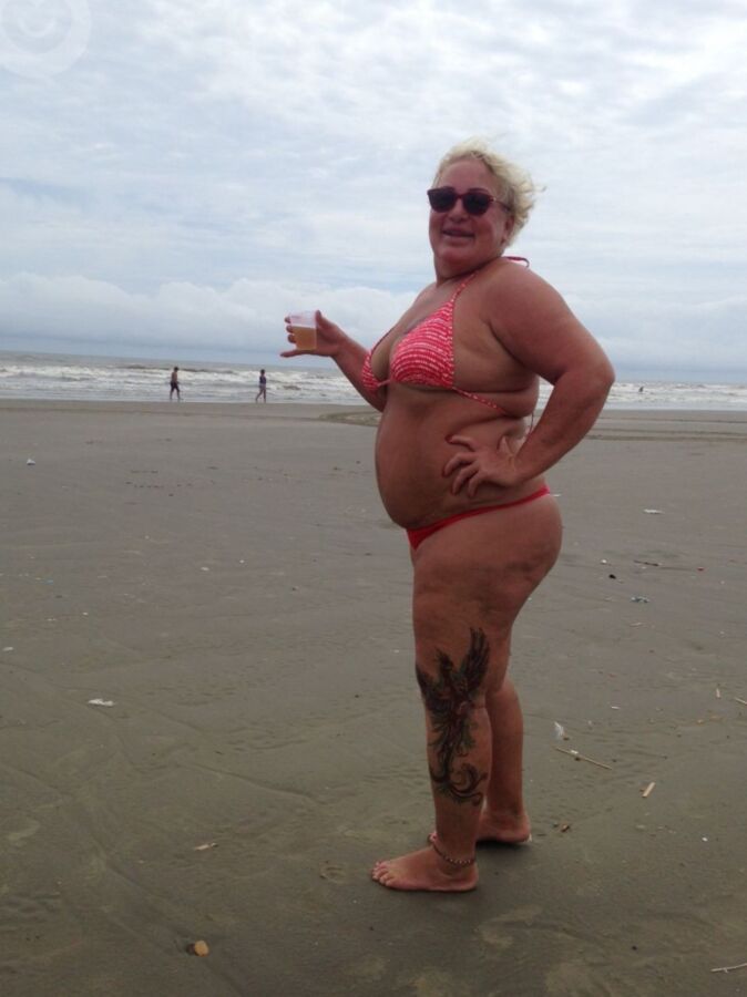 Abuela en bikini (amiga de mi mamá)