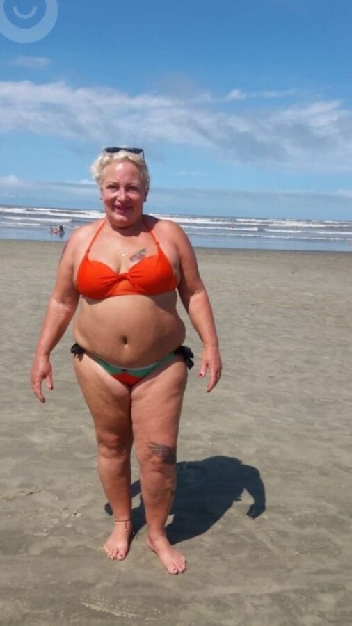 Abuela en bikini (amiga de mi mamá)