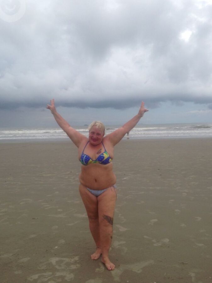 Abuela en bikini (amiga de mi mamá)