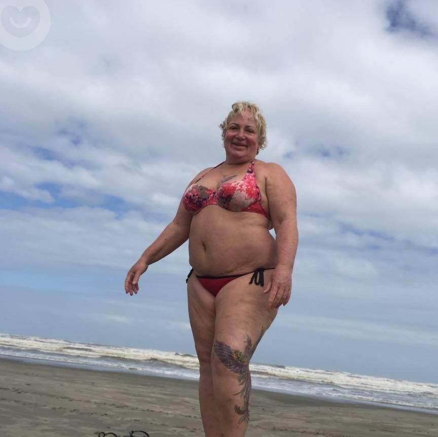 Abuela en bikini (amiga de mi mamá)